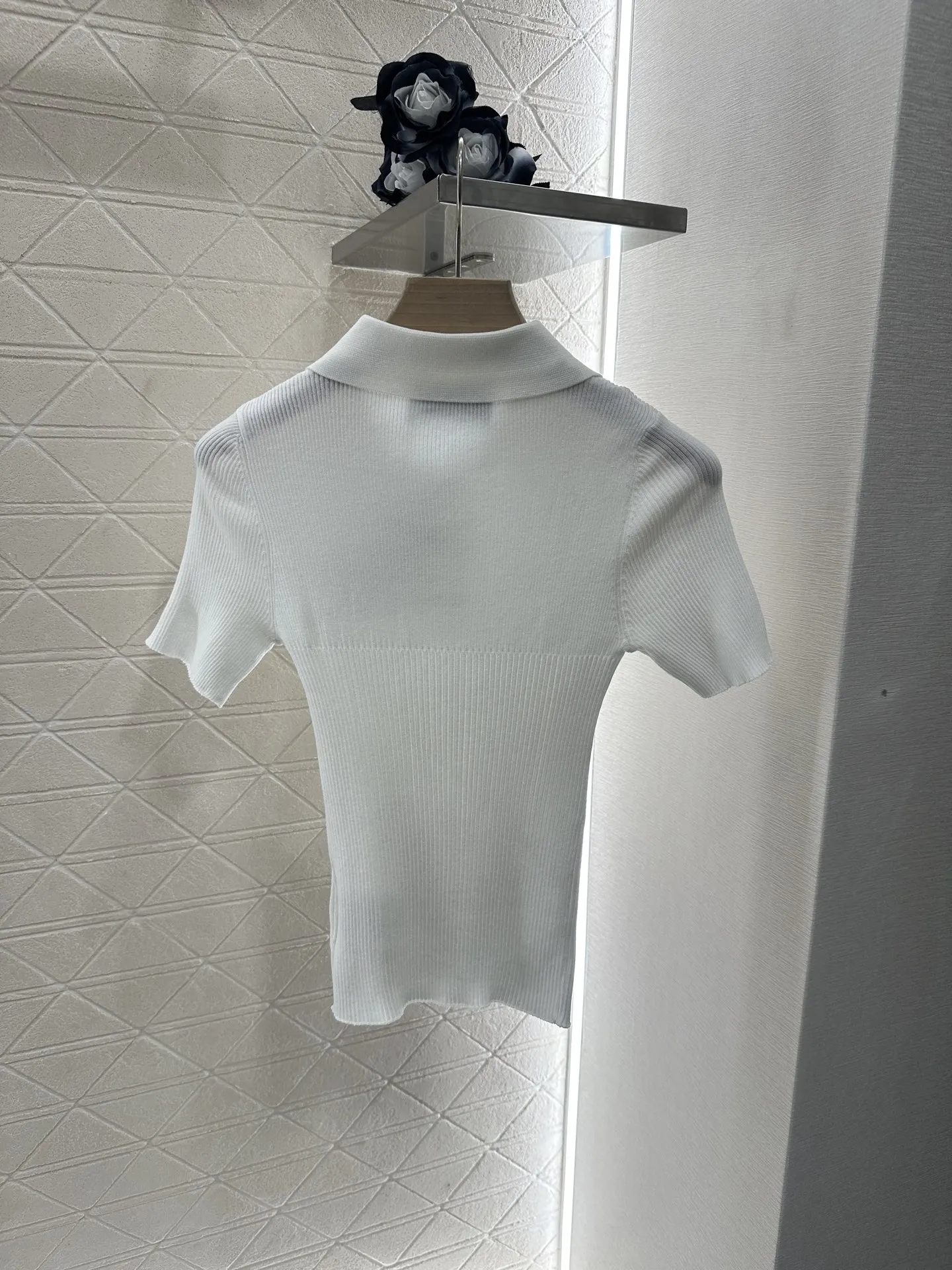 

2025 Summer Women's Lapel Slim Knitted Short Sleeve Delicately Half Open Collar Polo Collar Vertical Stripe LetterEmbroidery W86