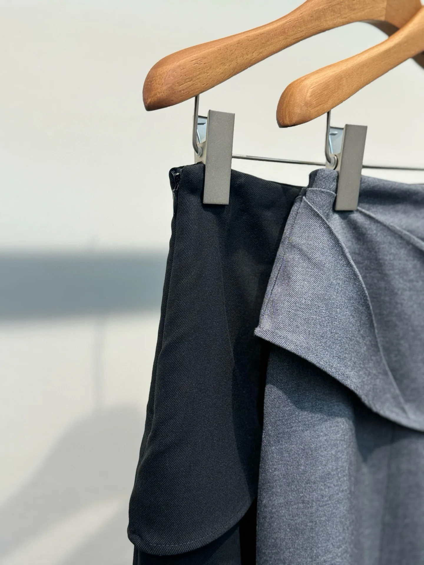 تنورة نسائية خريفية ذات لون سادة للمكتب بفتحة مستقيمة