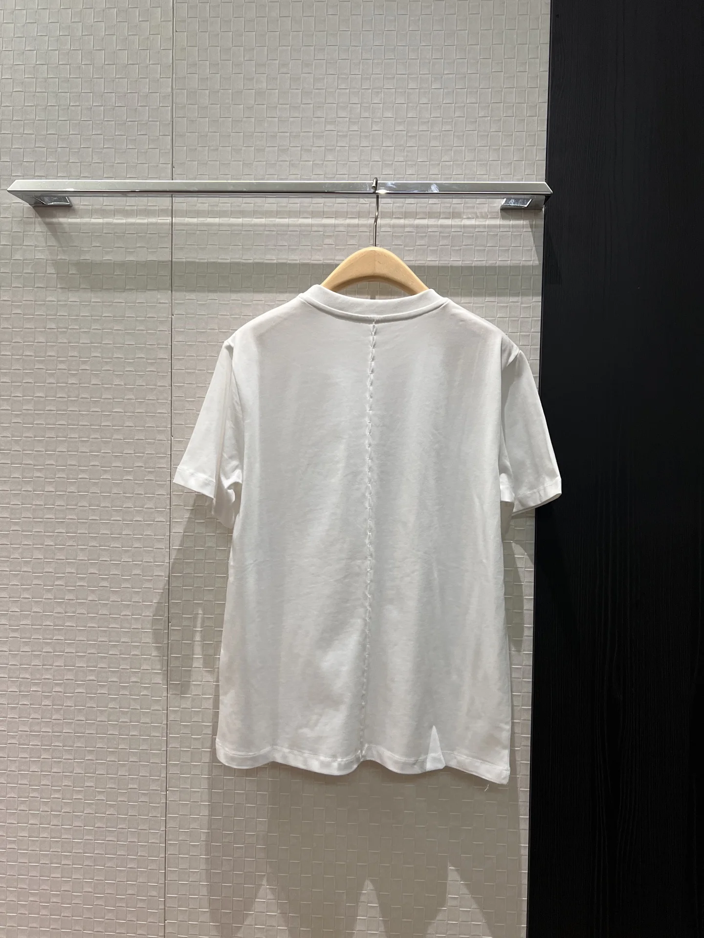 

New High-quality And Fashionable Women's Embroidered Round-neck Pure Cotton T-shirt