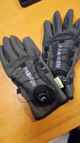 OFFBONDAG Winter Warm Gloves Men Women Extended Thickened Windproof Waterproof Sports Touchscreen MTB Skiing Cycling Gloves photo review