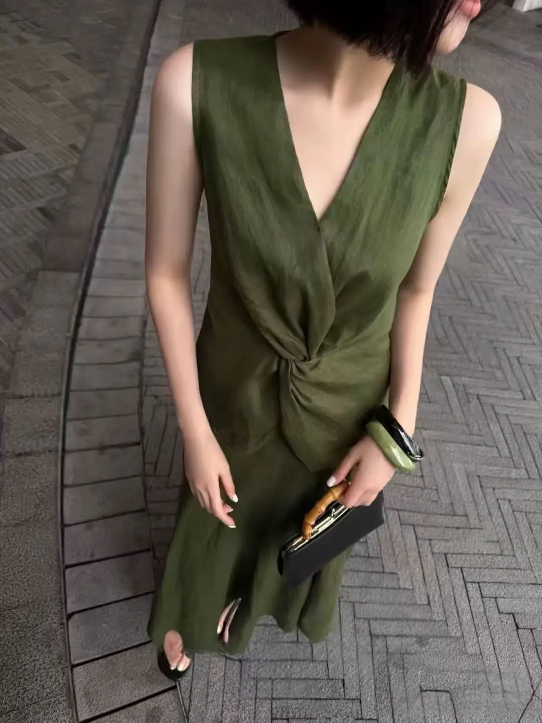 

Elegant high quality linen sleeveless kink vest jacket and skirt set