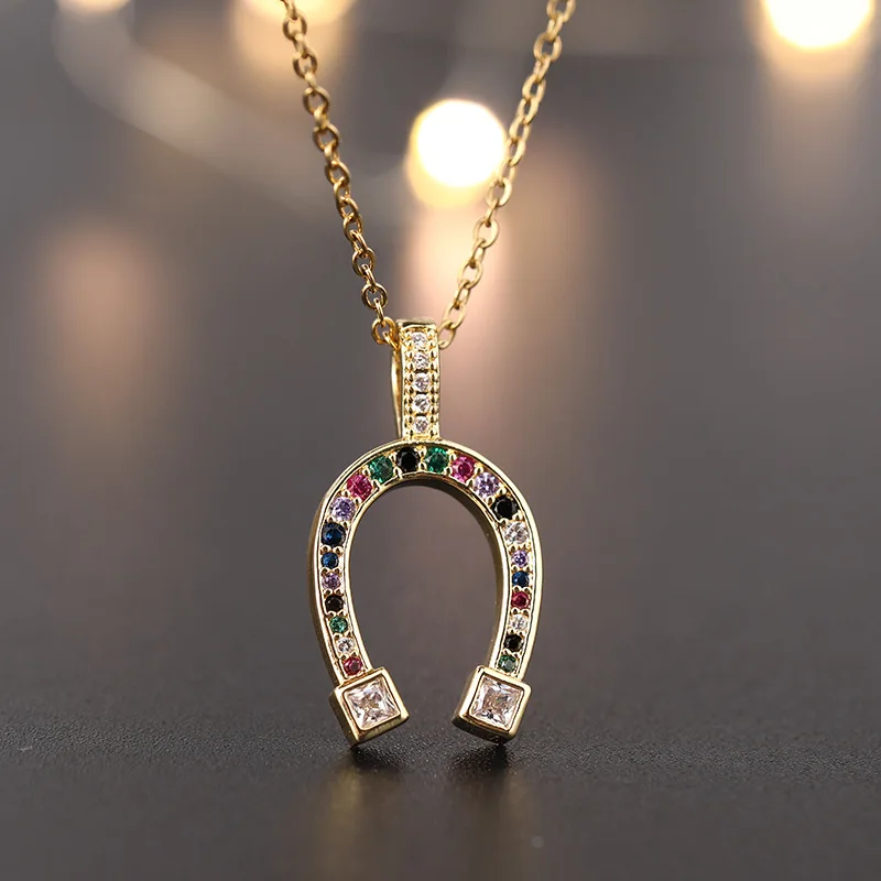 Fashion niche high-end design horseshoe color necklace ladies cute all-match pendant micro-set collarbone chain gift