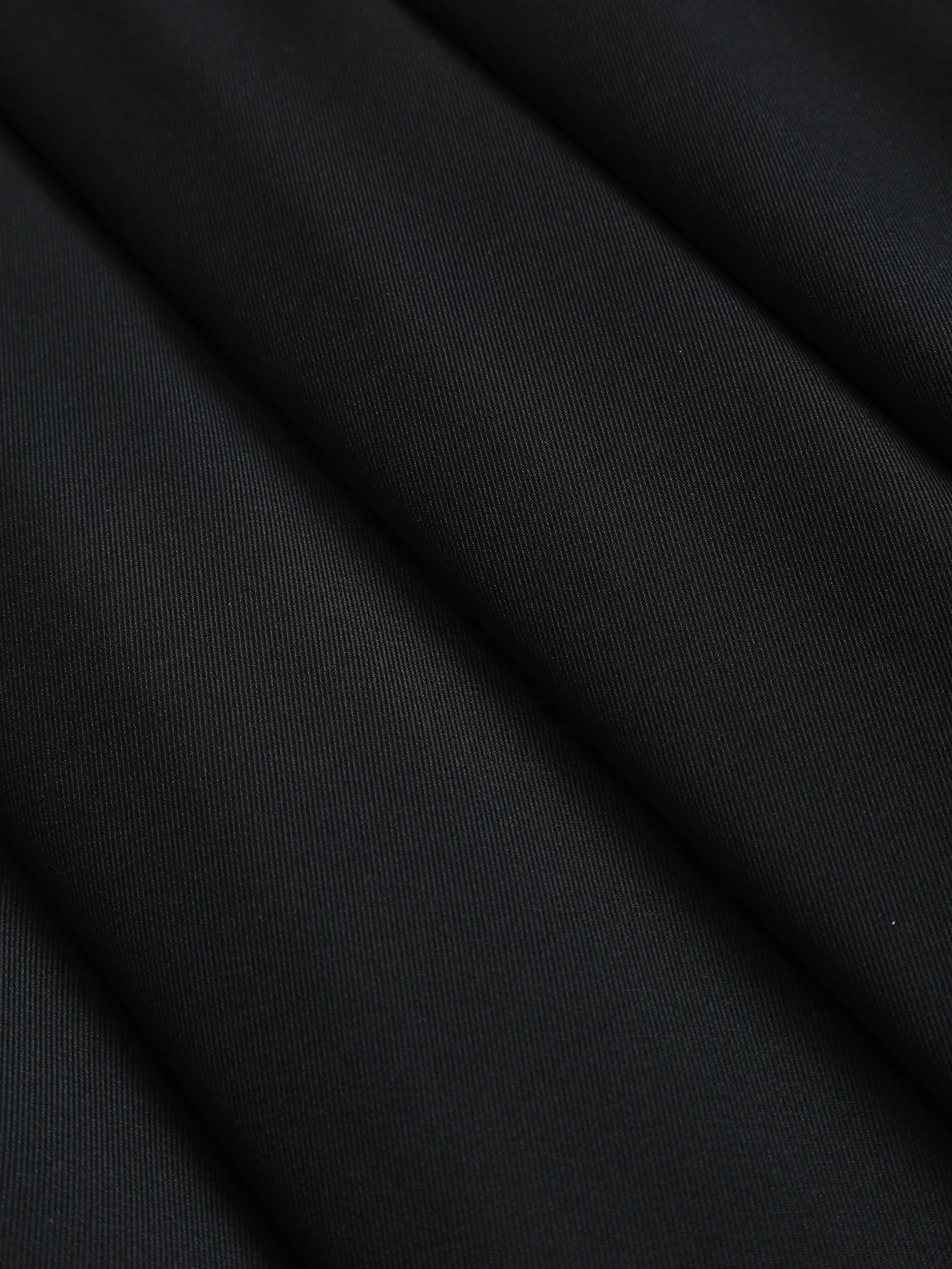 黒のハイウエストプリーツミディスカート（ベルト付き）、黒のウエストシェイプロングプリーツスカート