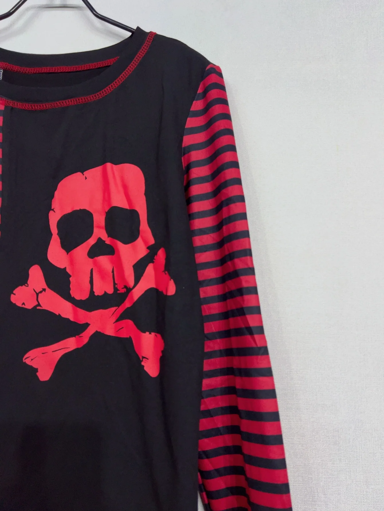 Y2k Goth Grunge Emo T-Shirt mit Totenkopf- und Streifenmuster, Damen, Gyaru-Mode, Subkultur, langärmelig, Acubi, Oberteil, 2000er-Jahre, alternativ, Kleidung. – Detail 4
