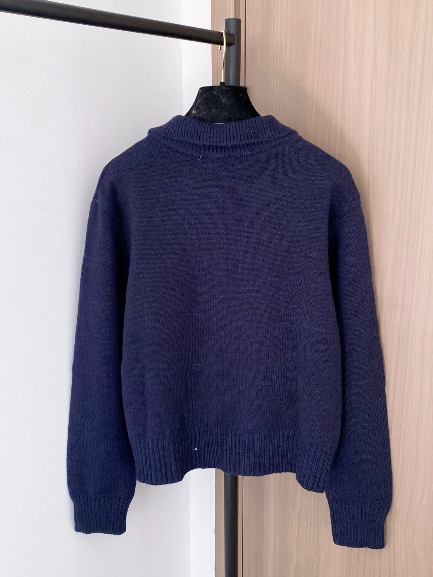 

2025 Autumn/Winter New Women'S Clothing Slimming Versatile Wool Woven Logo Embellishment Versatile Pullover Sweater