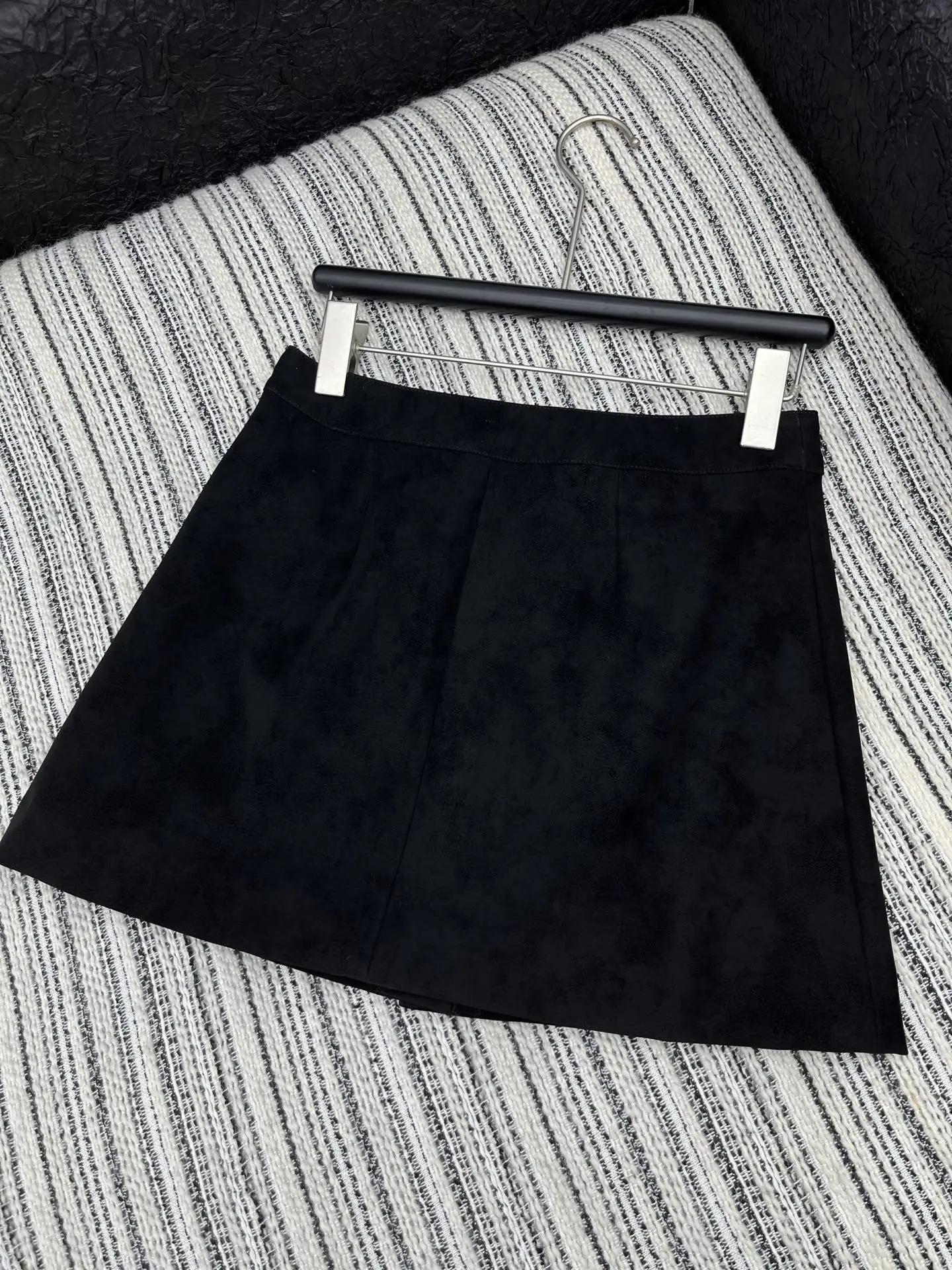 

New Autumn 2025 Women's Slim Black Leather Skirt