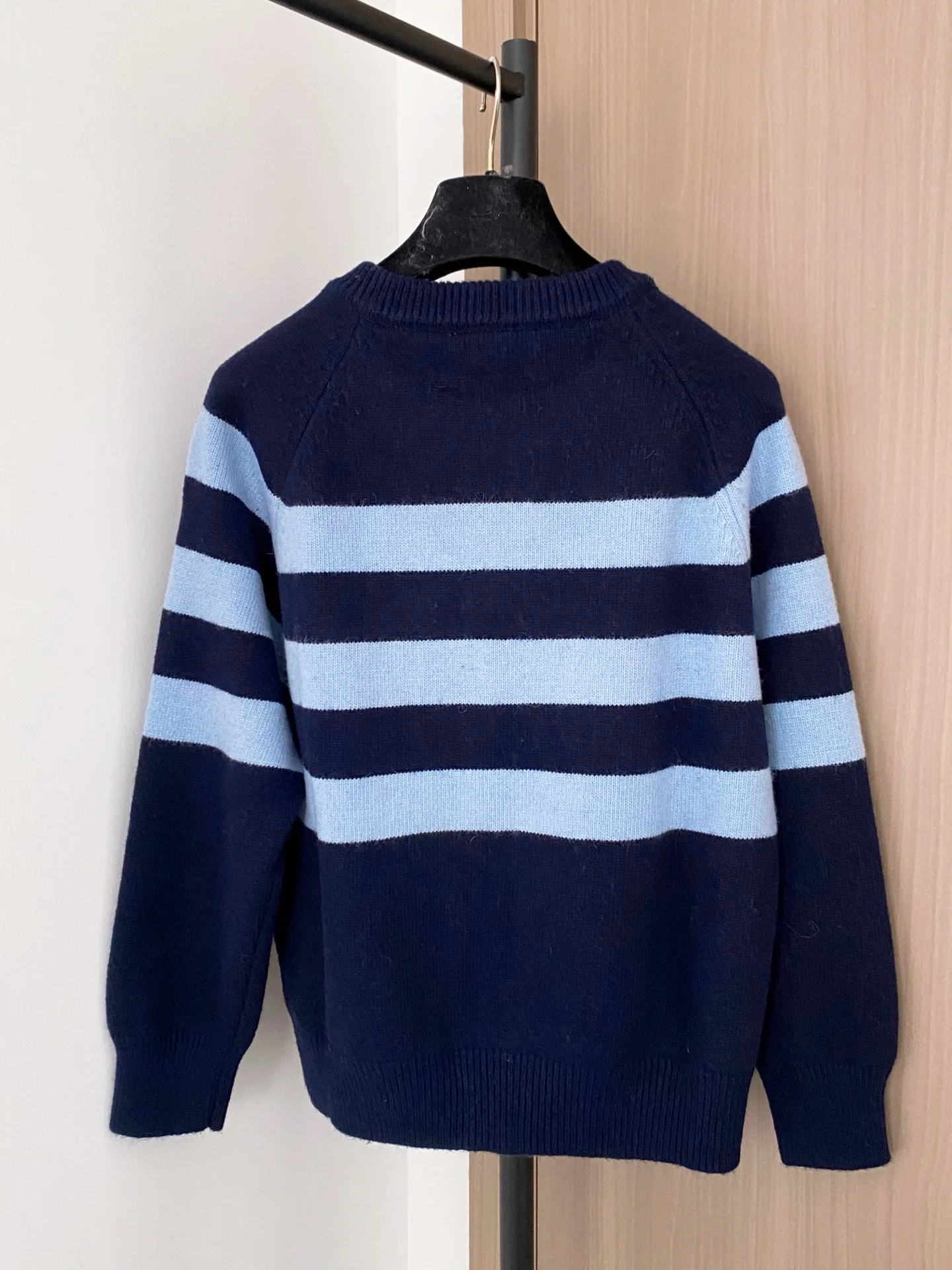 

2025 Autumn and Winter Fashion Women's Bottoming Shirt Cashmere Knitted Color-blocked Striped Knitted Cardigan Jacket