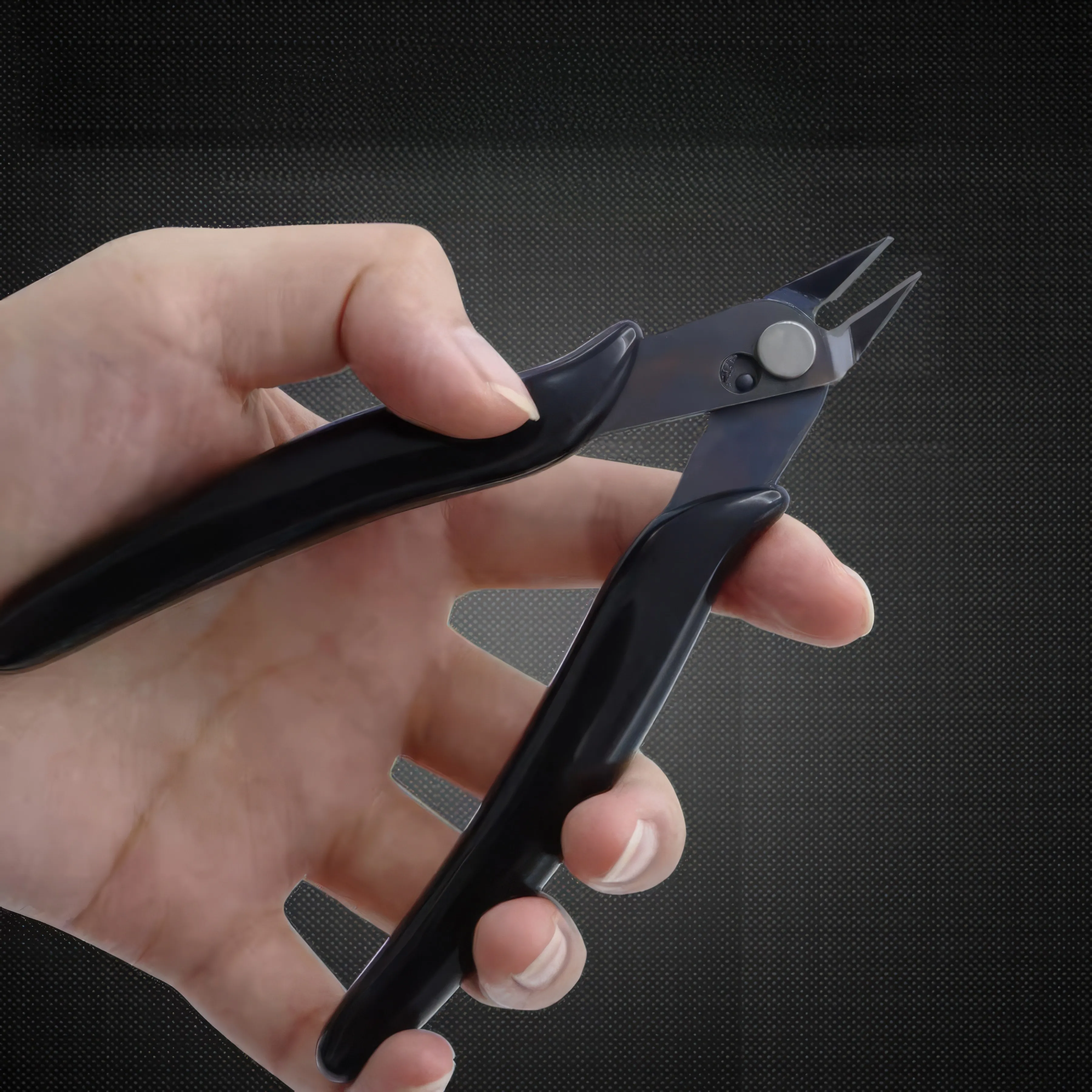 1 Sharp and Durable Black Steel Wire Knife, Comfortable Grip, Suitable for Jewelry Making, Electronics, and Handicraft Hobbies