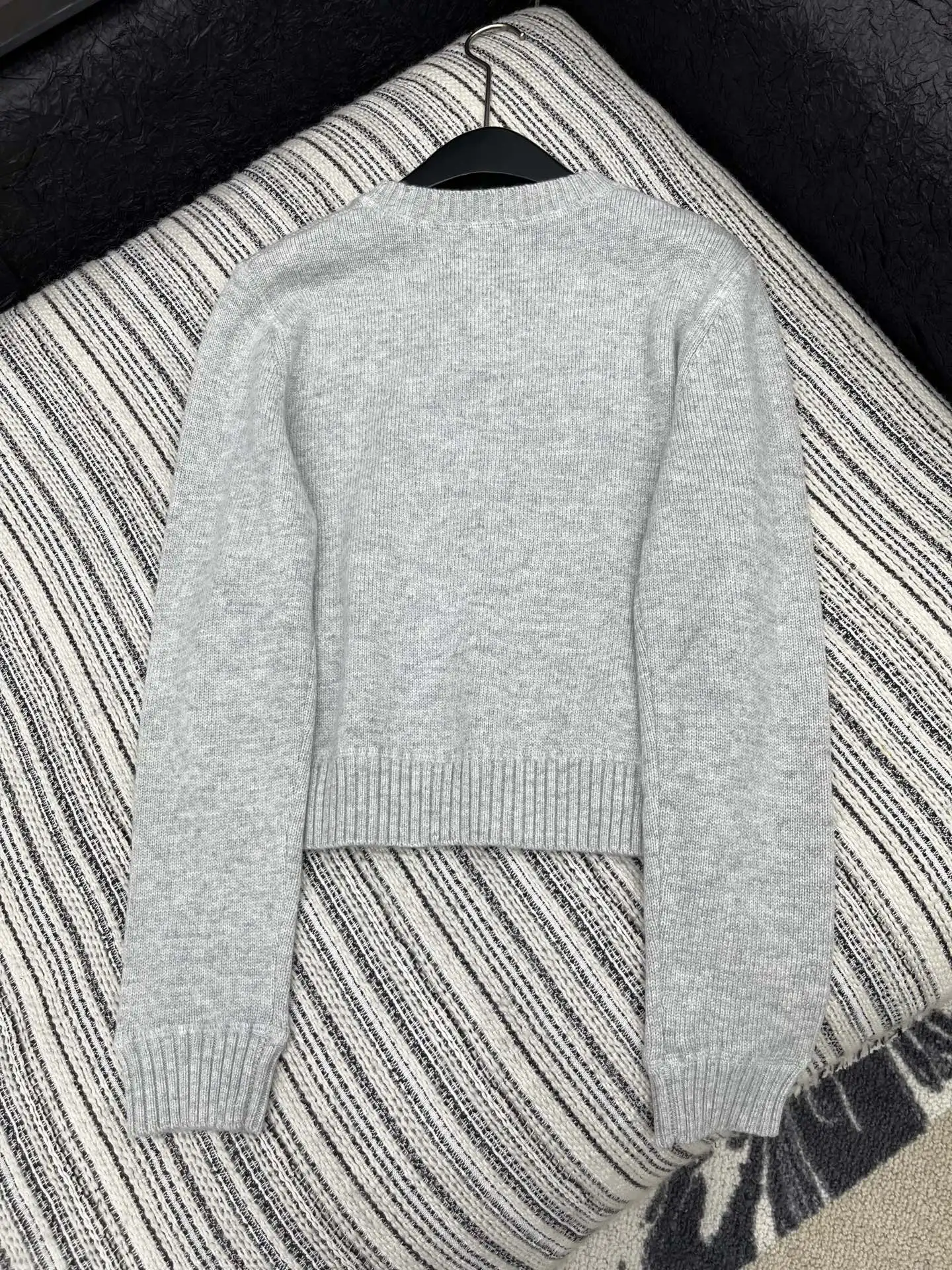 

2025 Autumn New Design Women's Round Neck Knitted Sweater