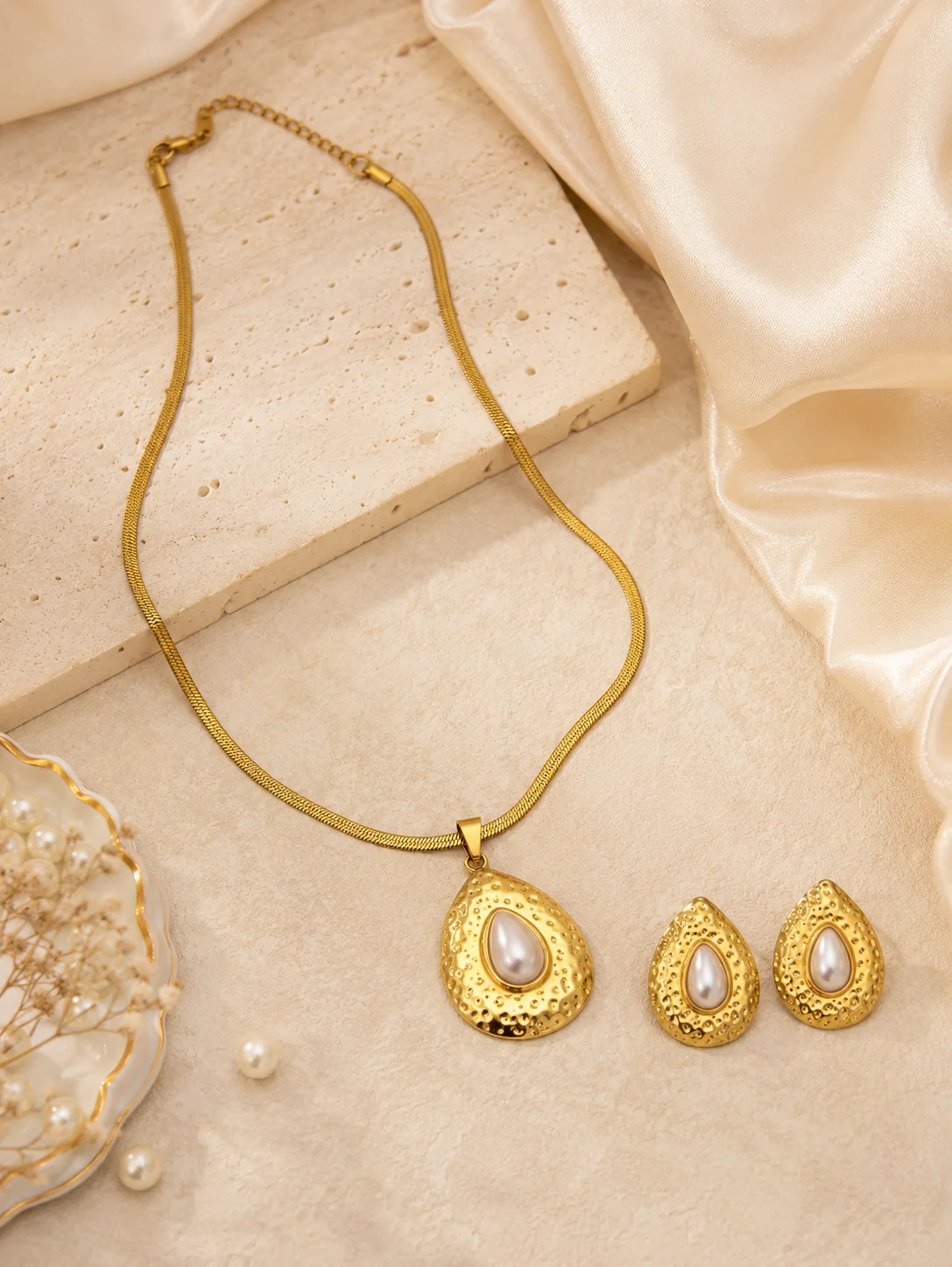 Women's Vintage Pearl Geometric Pendant Necklace Earrings Set