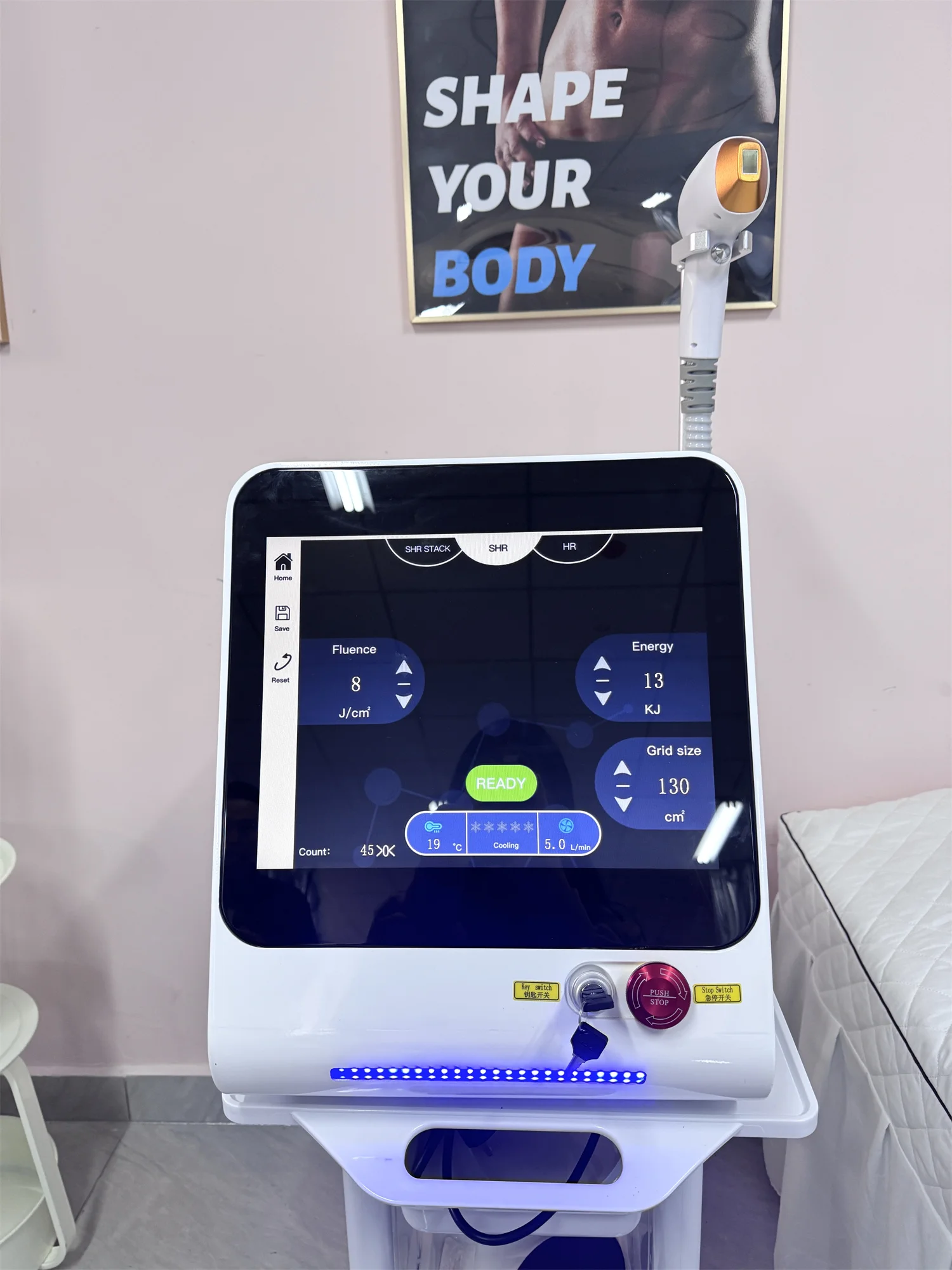 

Ледяной безболезненный александритовый перманентный аппарат для удаления волос 755 нм 808 нм Диодный аппарат для удаления волос Эпиляция Definitive Head Безболезненный салон