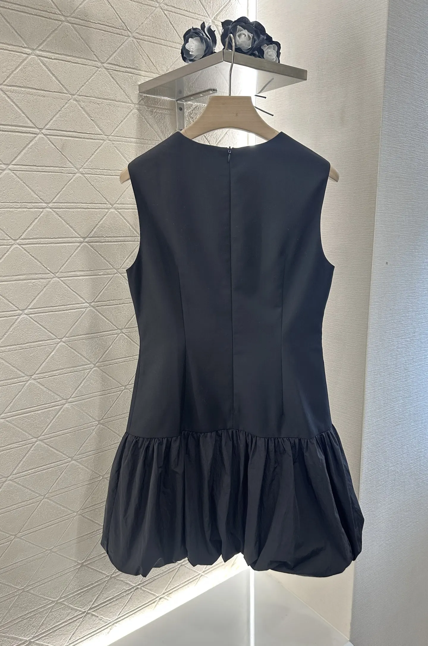 

2025 New Dress Sleeveless Polyester O-neck Pockets Buttons Solid Fashionable Versatile Slimming Figure-hugging
