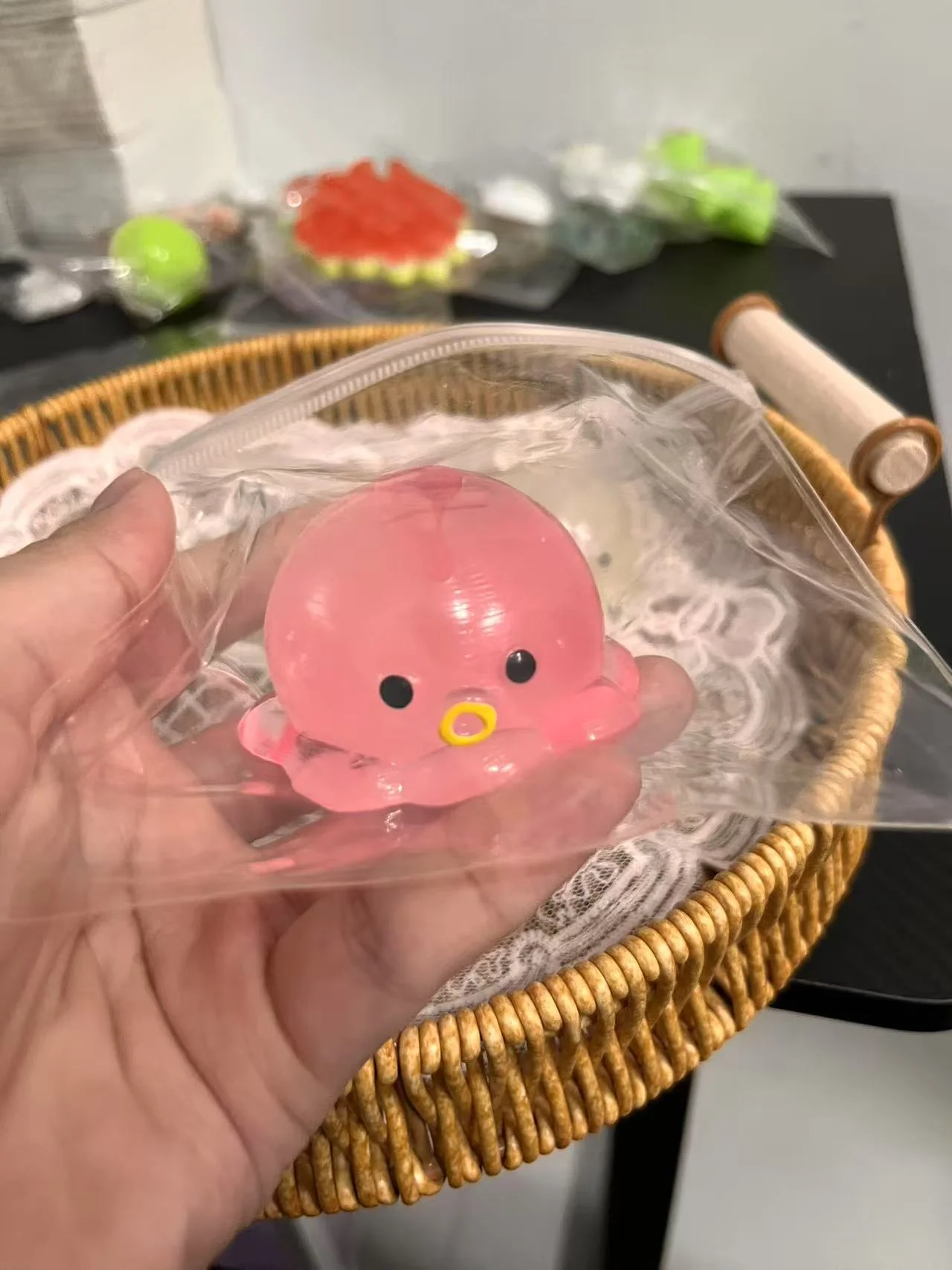 

Милая игрушка-осьминог для снятия стресса, мягкая, кремовая, ручной работы (розовая)