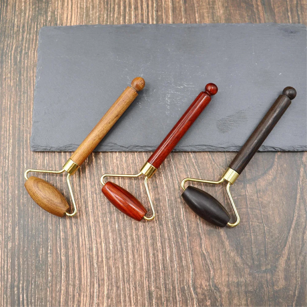 제비꽃 손잡이가 있는 수제 나무 마사지 롤러, 얼굴 관리 도구, 장인 마사지 액세서리