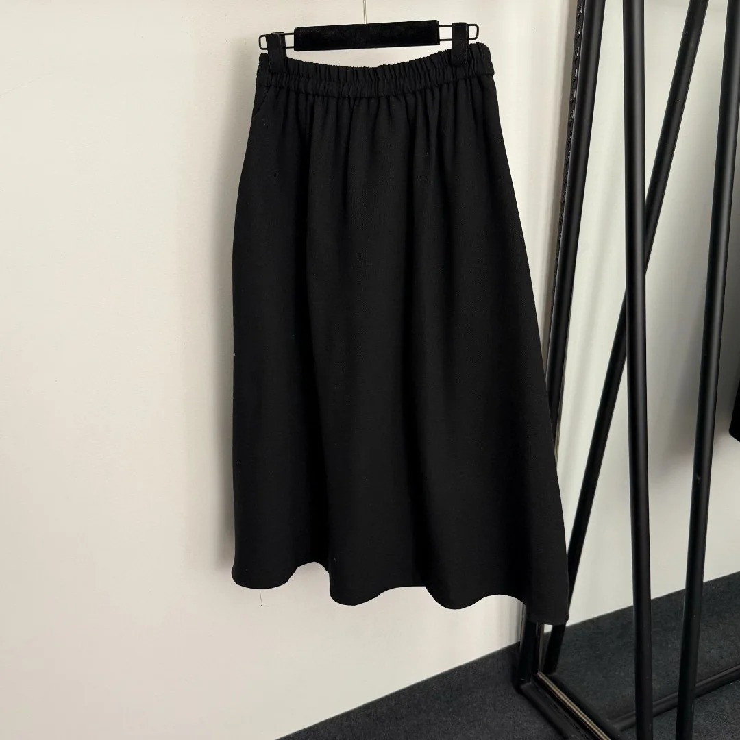 

2025 Autumn and Winter New Fashion Solid Color Women's High Waist Pleated Skirt Back Elastic Waist Midi Length Casual Skirt 24B