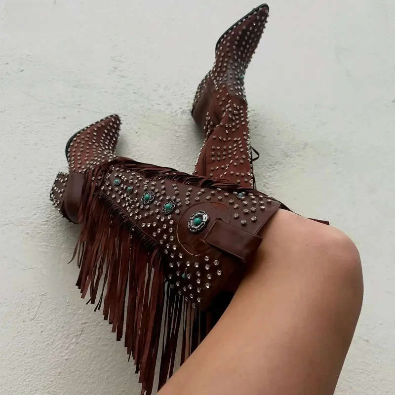 2025 femmes classiques franges Western genou bottes hautes femme daim Cowboy longs chaussons dames automne bout pointu talon gland Rivets