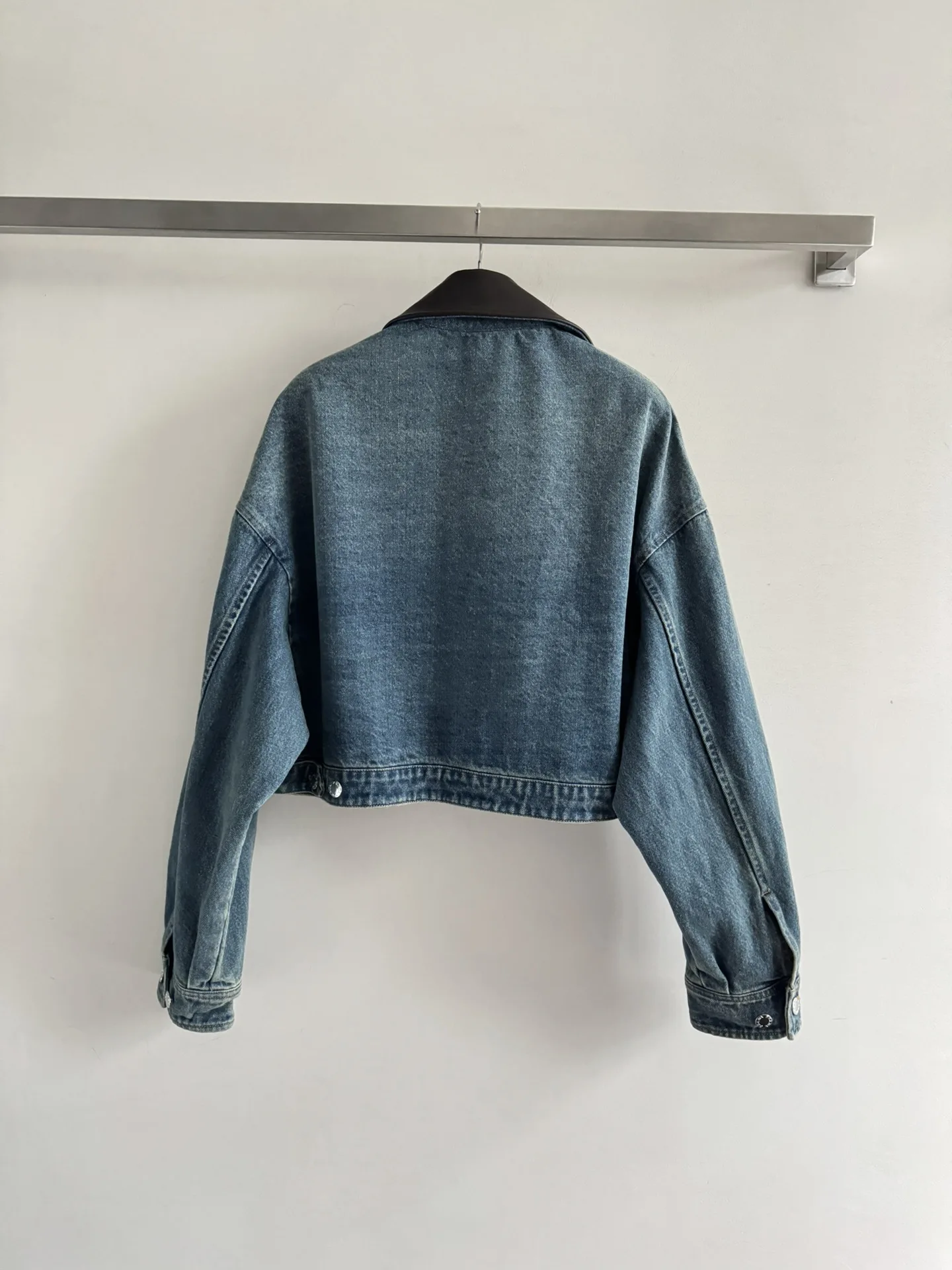 

2025 New Style Denim Jacket - Color-Contrasting Leather Collar Loose Jacket for Women 5D18