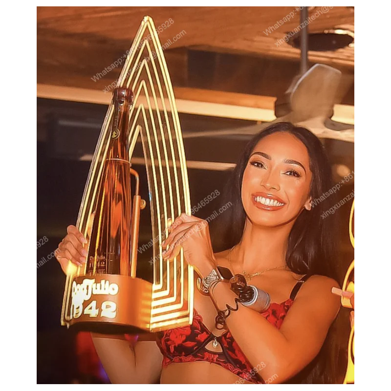 DON JULIO 1942 BOTTLE PRESENTER