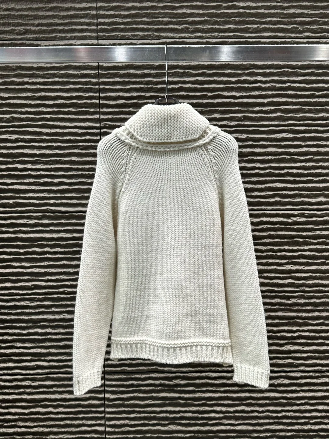 

Women's Zip-Up Hooded Knit Cardigan - Emblem Detail Kangaroo Pocket Loose Fit Sweater (2 Colors)