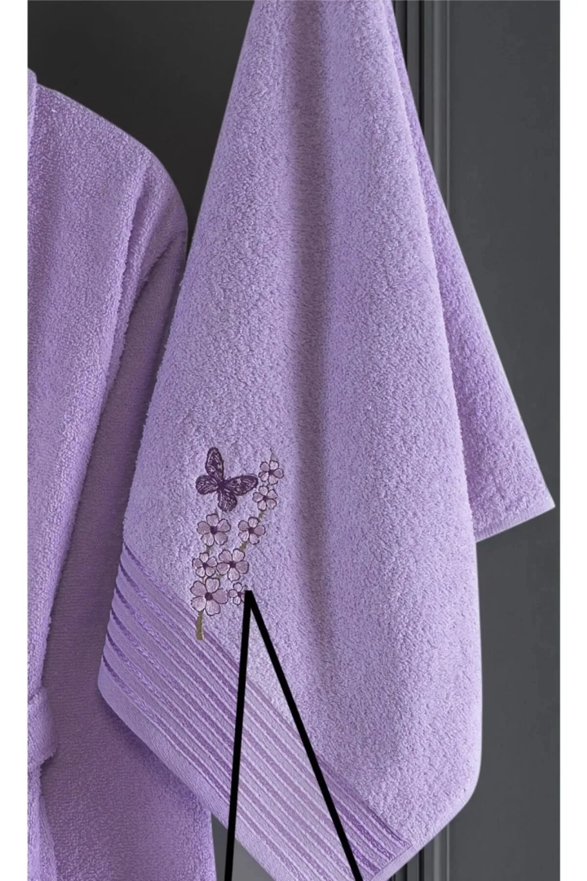 Alya Embroidered 2-Piece Bathrobe Set Enjoy Luxurious Comfort. Our Product is Produced From 100% Cotton Yarn.