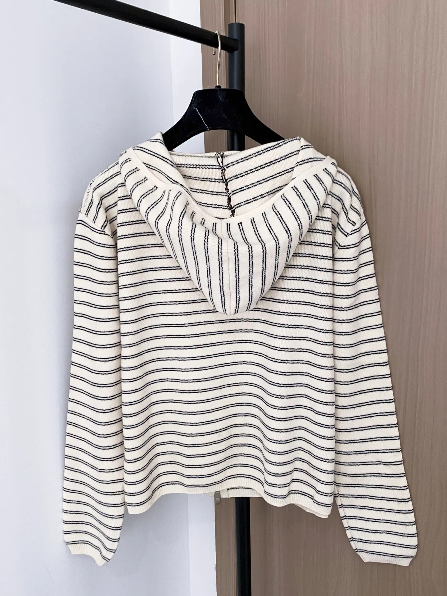 

Новинка осени и зимы 2021, женская одежда, теплая облегающая утягивающая молния, полосатый декор, толстовка, кардиган, черный, белый цвет, свитер