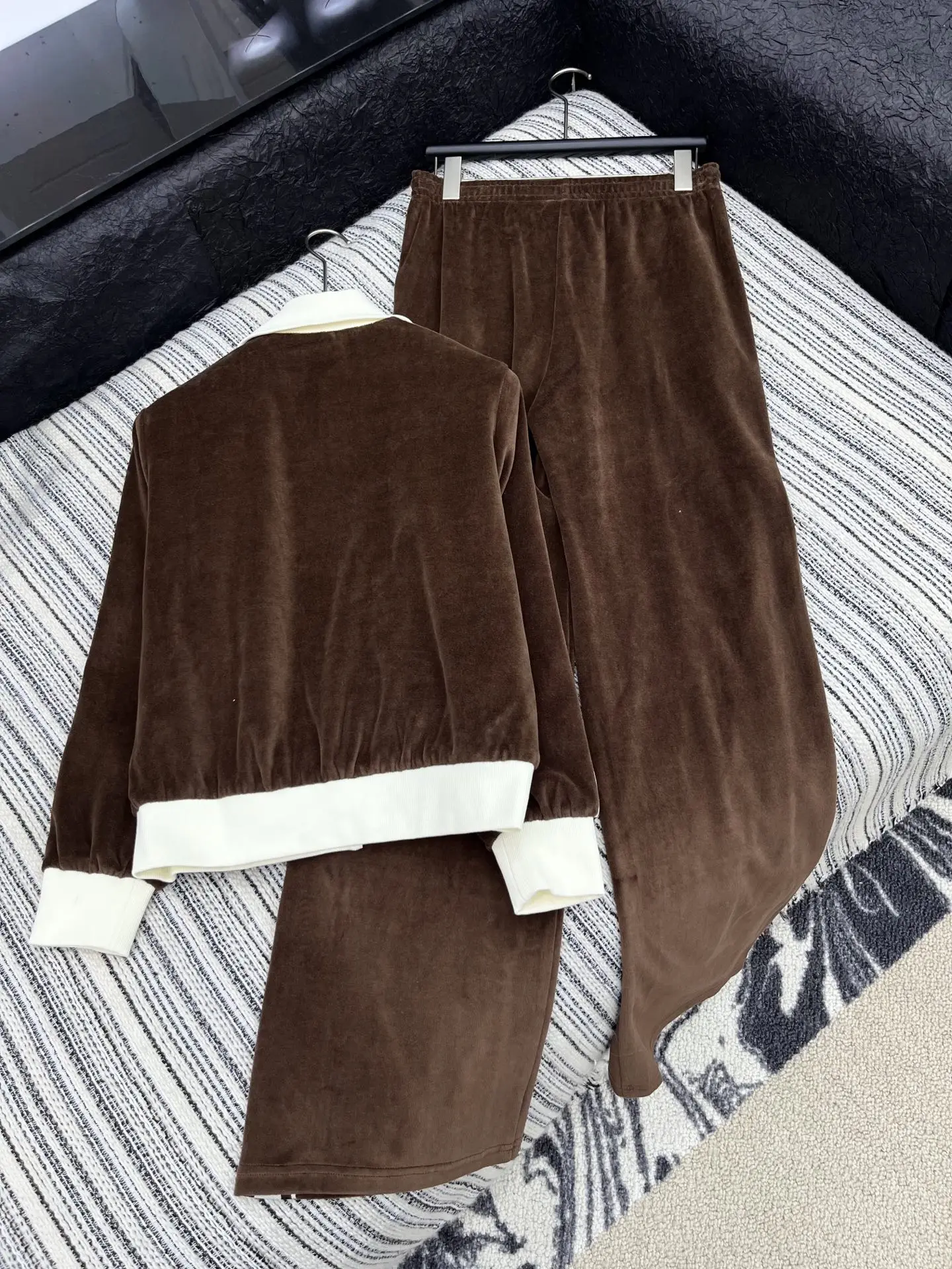 

2025 Autumn and Winter Slim New Women's Clothing Velvet Splicing Threaded Ribbon Zipper Jacket Elastic Waist Trousers Set