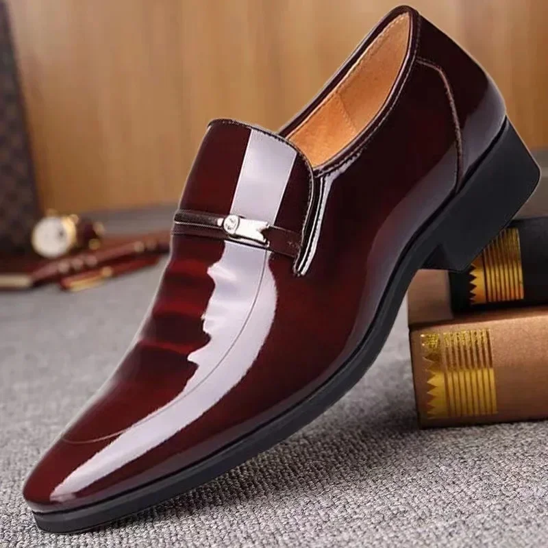 Luksusowe biznesowe buty ze skóry Oxford Męskie oddychające buty wizytowe ze skóry lakierowanej Plus Size Męskie biurowe mieszkania ślubne Męskie czarne — zdjęcie 2