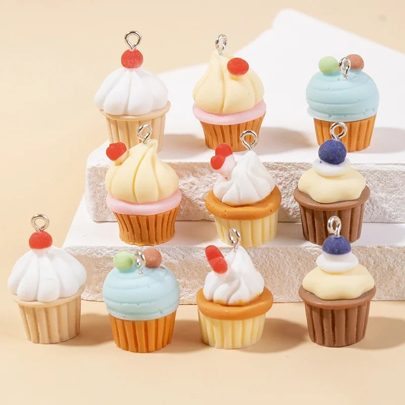 Breloques en résine gâteau aux fruits 3d, 10 pièces/paquet, pendentif Cupcake crème glacée myrtille cerise pour boucle d'oreille, porte-clés, bijoux à bricoler soi-même, couleur aléatoire