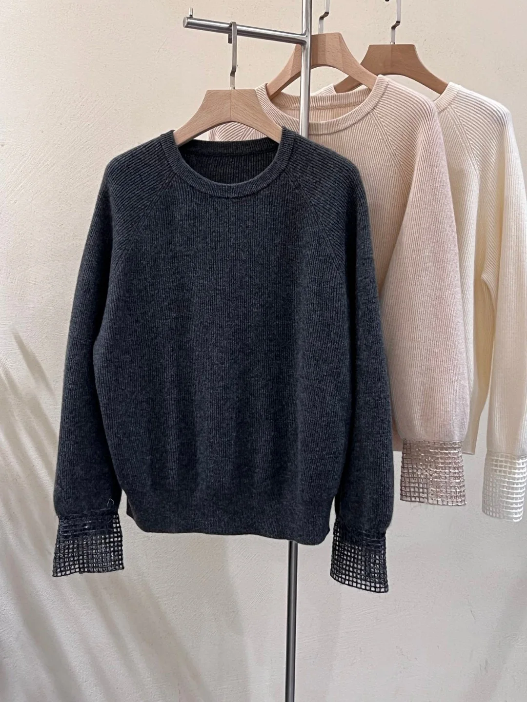 Casual exquisitely decorated cashmere pullover