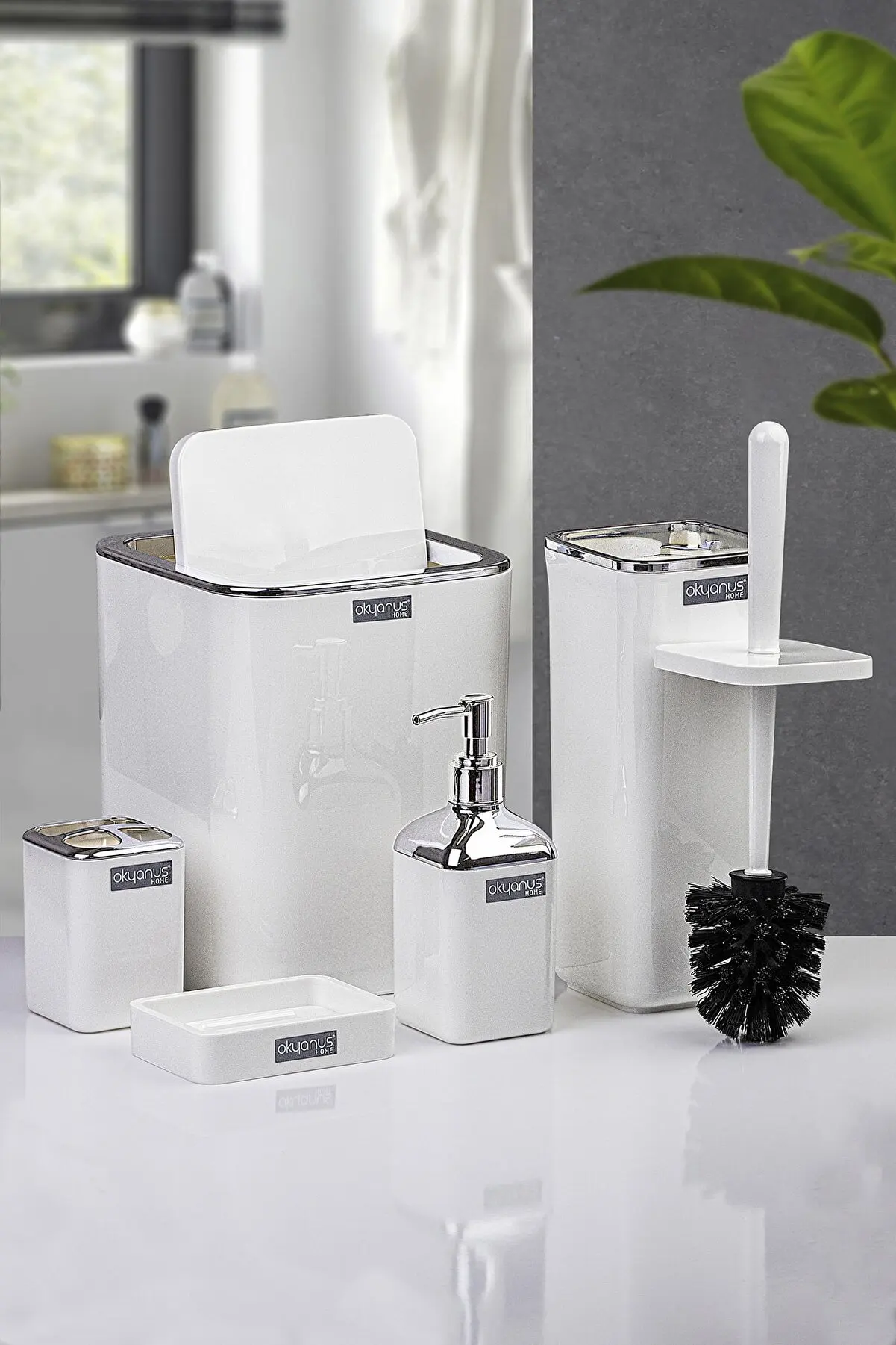 Square 5 Pcs Luxury Bathroom Accessories Set Plastic Hard Material Trash Can Soap Dispenser Toothbrush Holder Toilet Brush Home