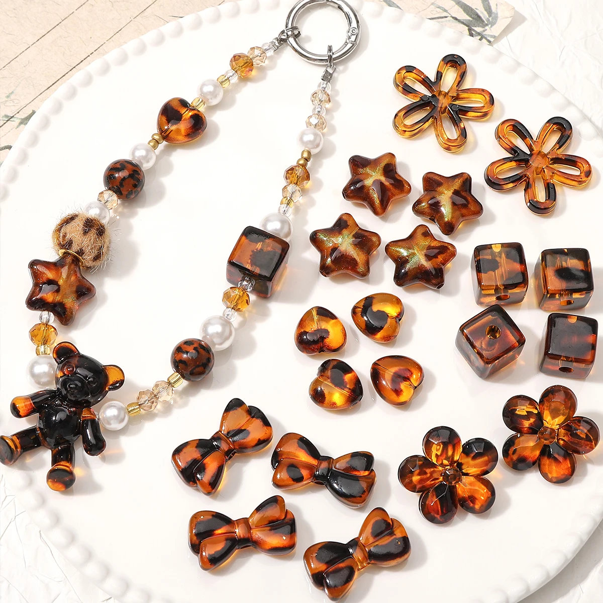 1-5 Stück Vintage Bernsteinfarbene Acrylperlen in Stern-, Herz-, Schmetterlings- und Blumenform, Lose Perlen für Schmuckherstellung, DIY-Armbänder N – Detail 3