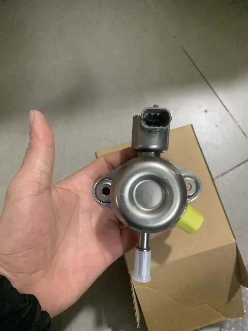 

High Pressure Fuel Pump AG9E9D376AB For Ford Explorer Escape Fusion Focus Edge 0261520152