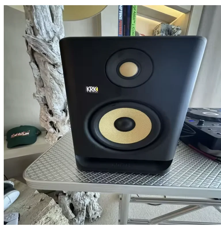 

New ...KRK V6 Series 4 155W 6.5 Powered Reference Monitor