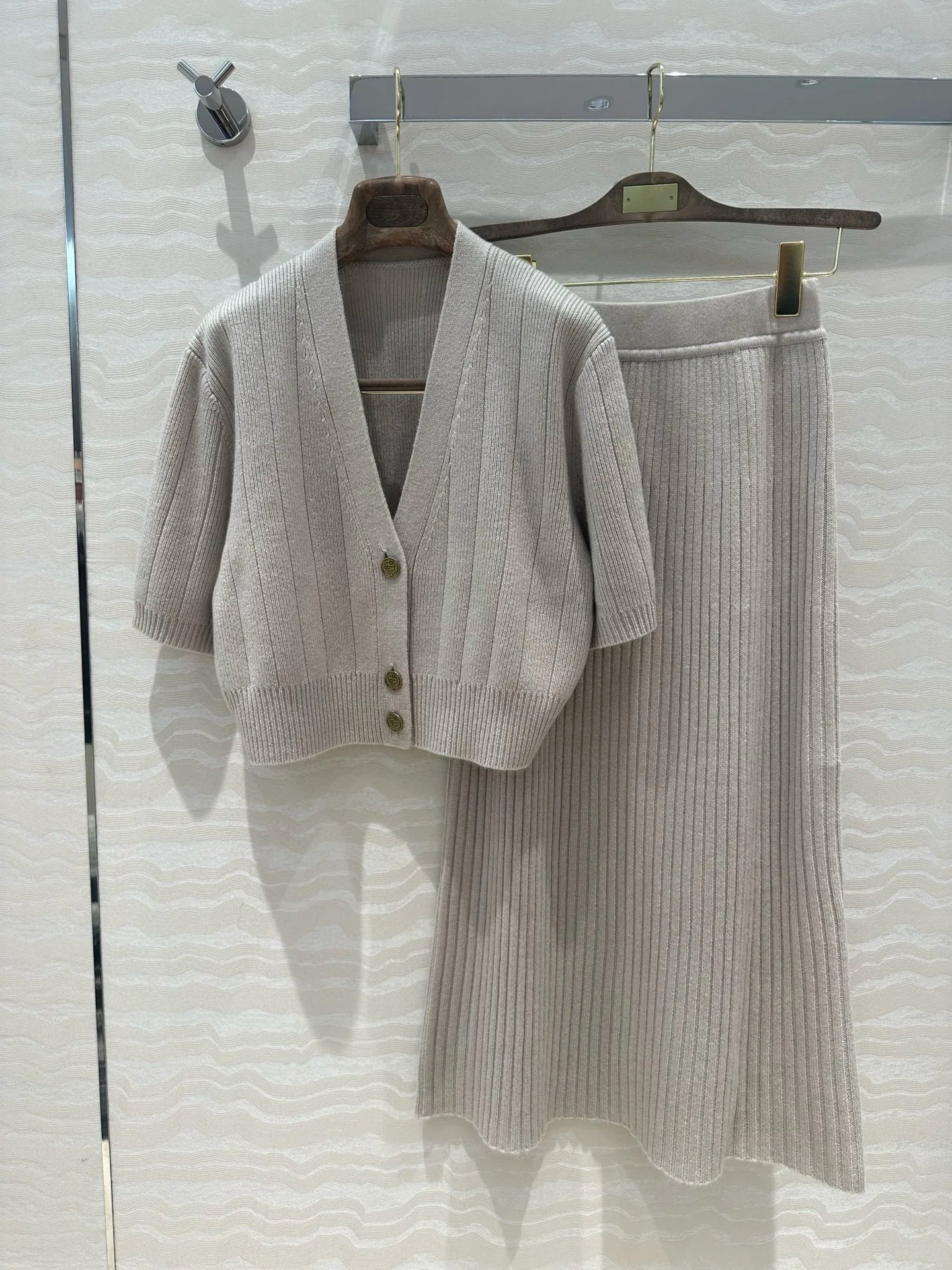 Elegant 100% cashmere textured two piece set