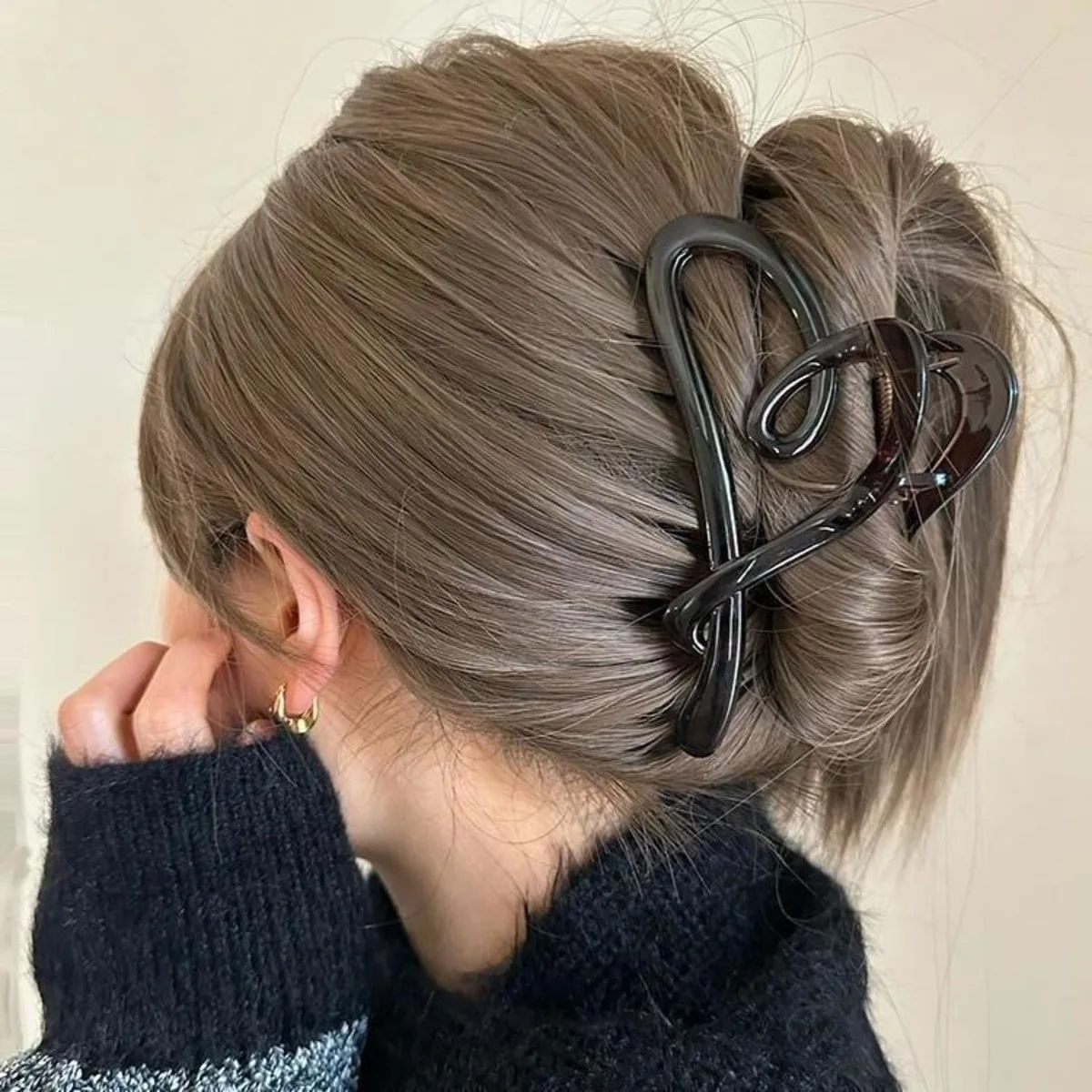 

Премиум матовый черный зажим в форме сердца | Большой аксессуар для волос для женской спины - укладки головы | Эстетика высокого класса