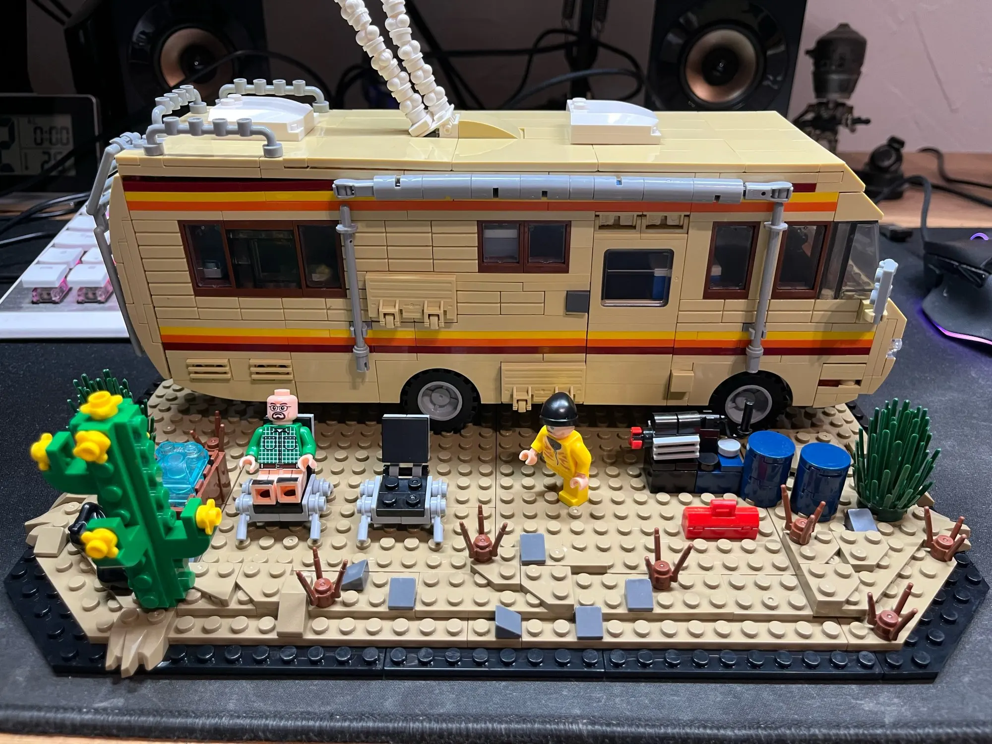 Technical Breaking Bad RV Adventure Camper Bus Car Model Building Blocks Fit Car Vehicle Assemble Bricks Toys For Avid Fans photo review