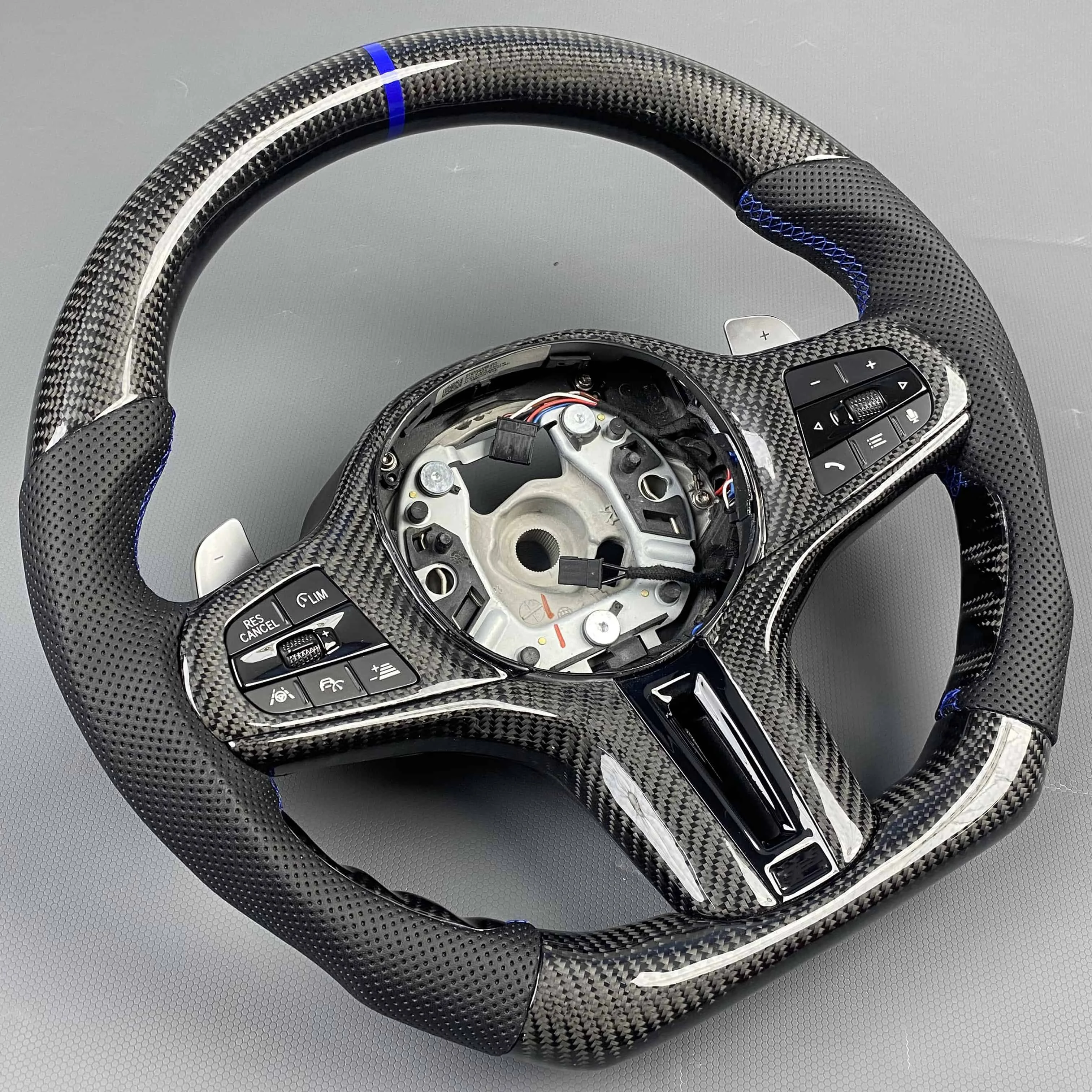 

For BMW F95 F96 G20 G30 G22 G01 G02 M3 G80 M4 G82 M5 F90 M8 X3M X4M X5M X6M F40 F44 F97 custom carbon fiber steering wheel