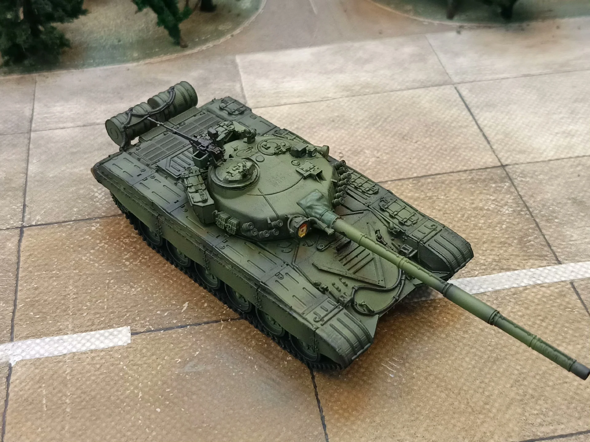 

Российский танк Т-72А в масштабе 1/72, готовая модель с ручной росписью, декоративное украшение (отправка в течение 5-6 дней)