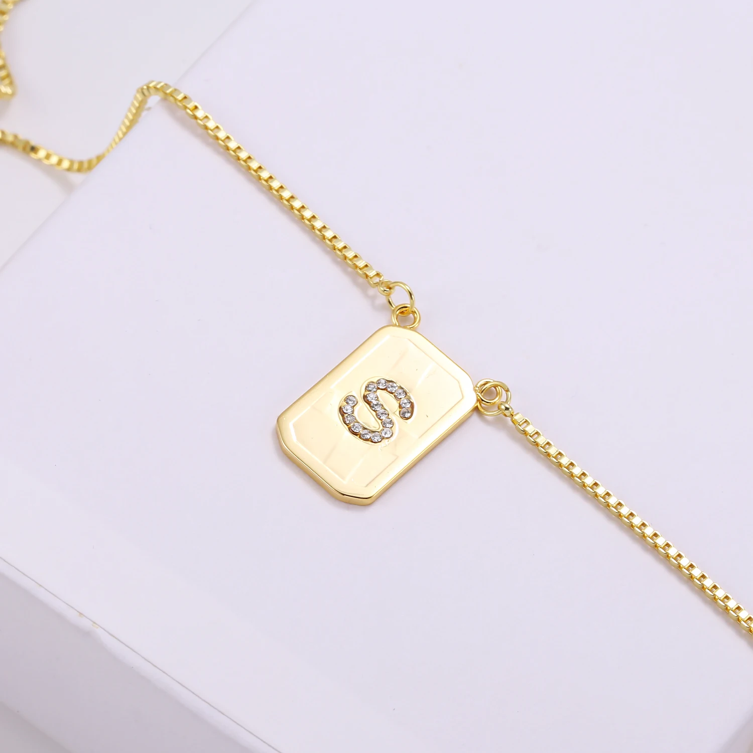 

Customize Diamond Letter A-Z Initial Rectangular Pendant With 18K Gold Plated Box Chain Personalised Jewelry Gift for Women