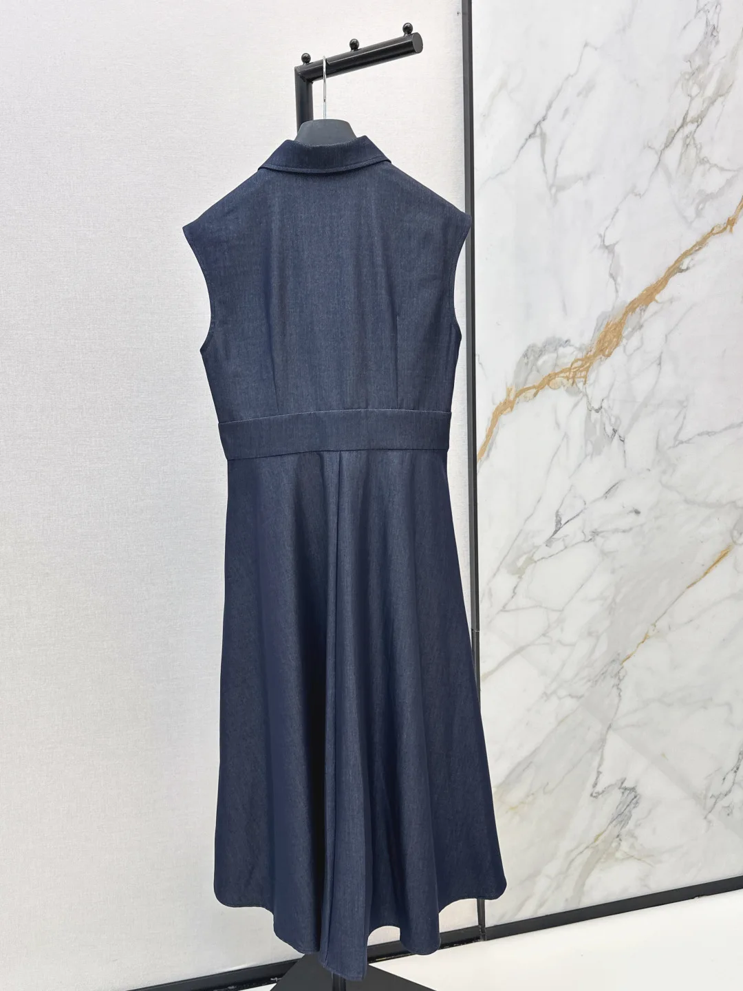 

2026 Women's Summer New Turn-Down Collar Sleeveless Waist-Cinching Denim Dress Office Elegant Maxi Dress ZX159