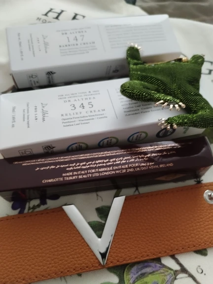 Charlotte Tilbury 4D Lengthening Mascara for Volumized Lashes Waterproof Sweatproof&Creamy Blush Stick Rosy Cheek Easy to Blend photo review