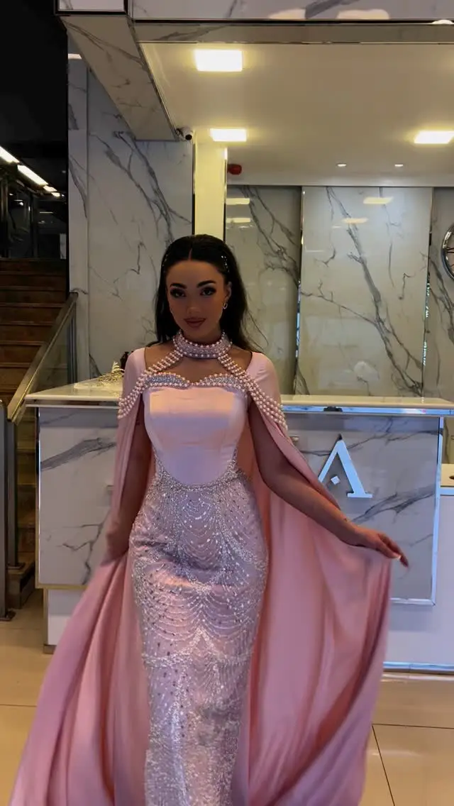 Sharon Said Elegantes Rosa Perlenbesetztes Meerjungfrauen-Abendkleid mit Cape-Ärmeln, Exquisite Details für Arabische Partykleider SS662 Maßanfertigung – Detail 5