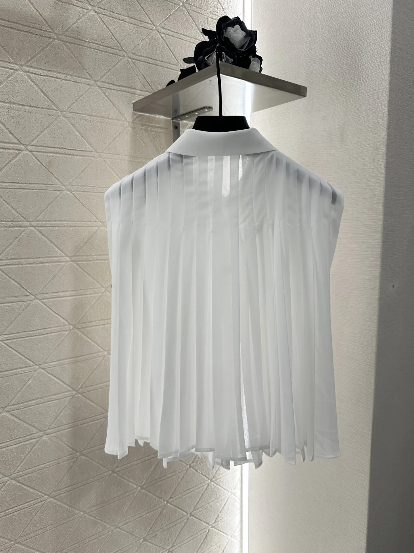 

Новый белый высококачественный изысканный дизайн с пуговицами на лацкане, элегантный простой топ