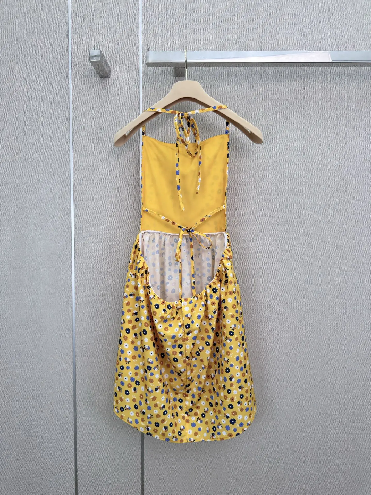 

2026 Early Spring Designer Dress Ruffled sleeves with Belt velvet Mid-Length A-line Button Slimming Half-Sleeved