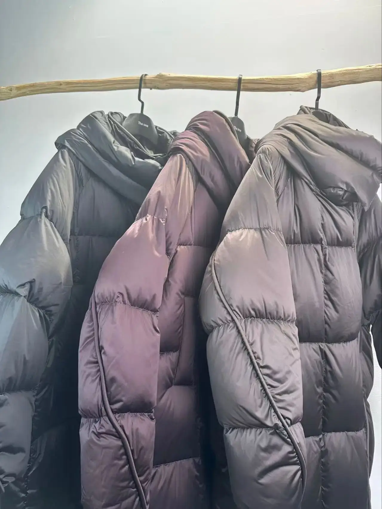 เสื้อโค้ทดาวน์มีฮู้ดสีพื้นเรียบหรูสำหรับผู้หญิง