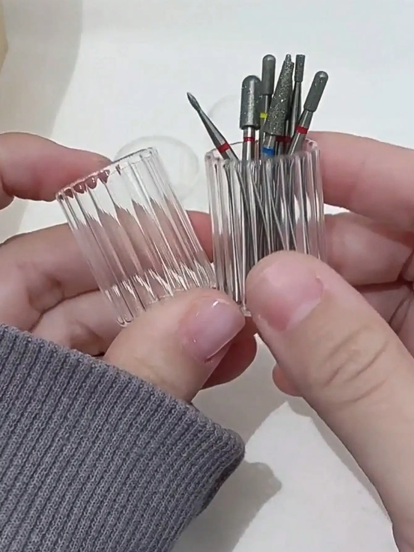 1/2 Stück Glas-Nagelaufbewahrungsflasche, sterilisiert, multifunktionaler Nagelbohrerhalter, Reinigungsbecher für die Desinfektion von Maniküre-Werkzeugen – Detail 6