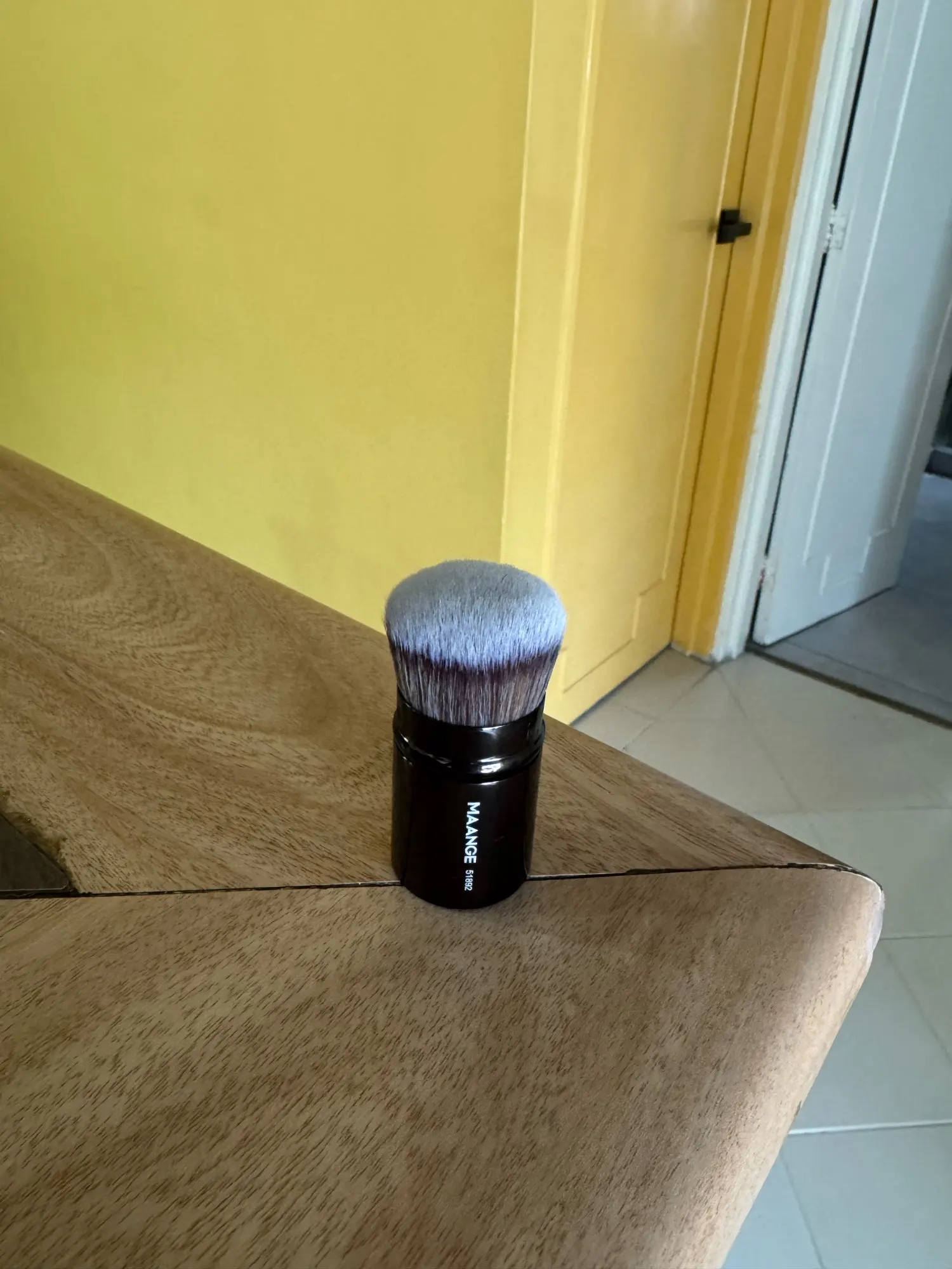 MAANGE 1pcs Retractable Blush Brush Kabuki Foundation Brush Soft Dense Powder Contour Makeup Brushes Portable Makeup Beauty Tool photo review