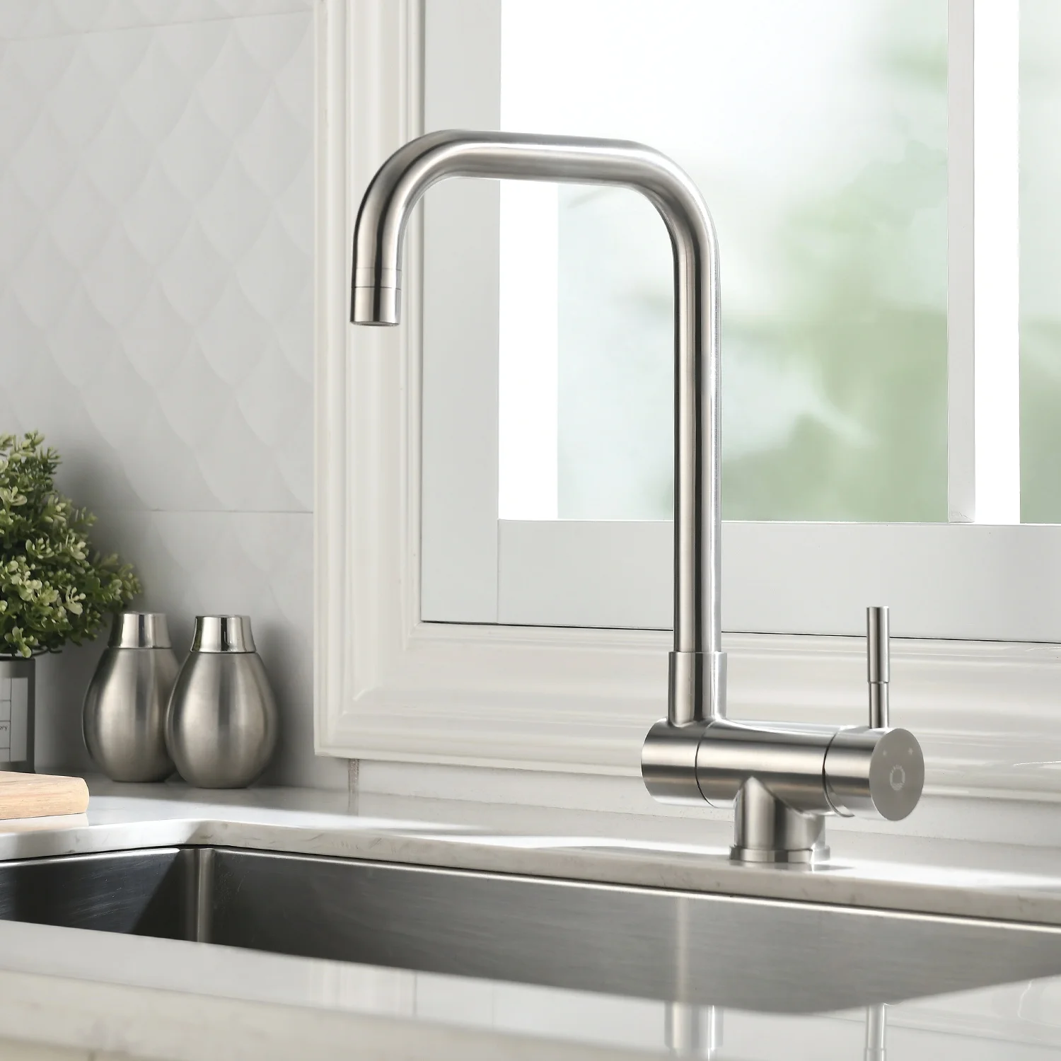 Vorfenster Küchenarmatur Schwarz, 7-Form Umklappbar Wasserhahn Küche 360 Drehbar, 90 Grad Klappbar Spültischarmatur Edelstahl 304 Kalt Warmwasser, KTW G3/8 Schlauch, Einfache Montage Mattschwarz
