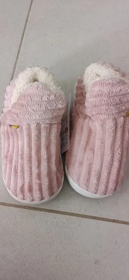 Bebealy Winter Children Shoes Outdoor Fuzzy Antiskid Cotton Slippers Indoor Soft Boys Slippers Classic Fur Girl House Slippers photo review