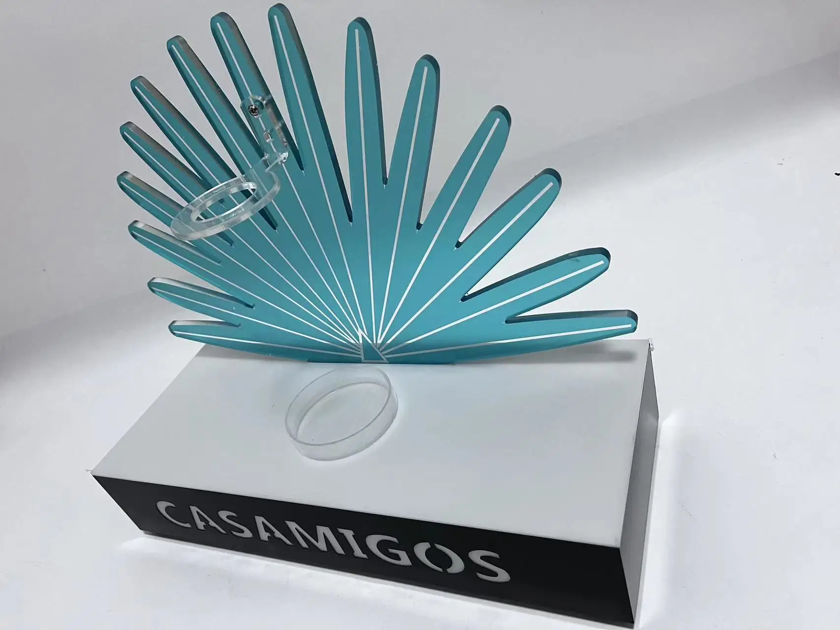 CASAMIGO LED Sign Garrafa, Apresentador